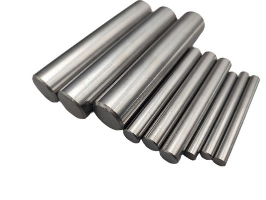 Taglio di barre di carburo di tungsteno solido.
