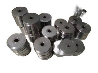 Stampi personalizzati per elementi di fissaggio in carburo di tungsteno per progettazione stampi 3D o 2D