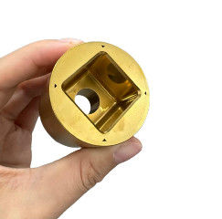 Lucidatura di stampi per elementi di fissaggio sagomati personalizzati con materiali in acciaio e carburo di tungsteno