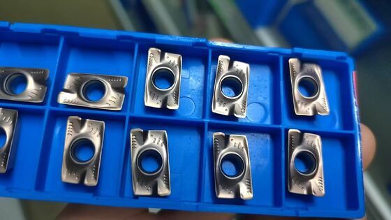 Precisione del carburo Apmt1604 Inserti di fresatura CNC Ideali per il taglio di acciaio inossidabile in ambienti di lavorazione dei metalli professionali